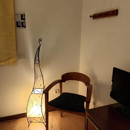 Quarto em Acomodações Particulares Casa Da Risca Amarela *