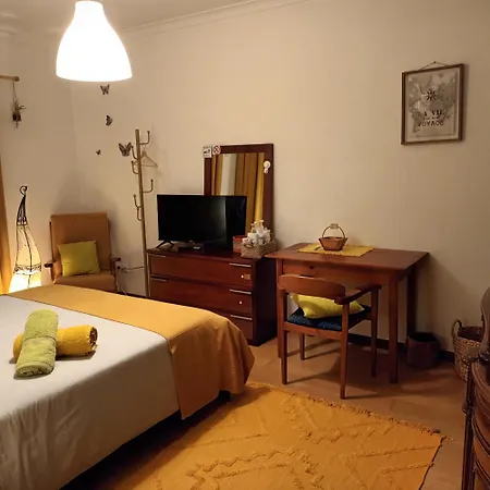 Quarto em Acomodações Particulares Casa Da Risca Amarela Leiria
