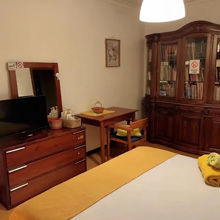 Quarto em Acomodações Particulares Casa Da Risca Amarela *