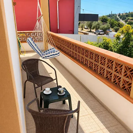 Casa Da Risca Amarela Δωμάτια σε οικογενειακή κατοικία Λεϊρία